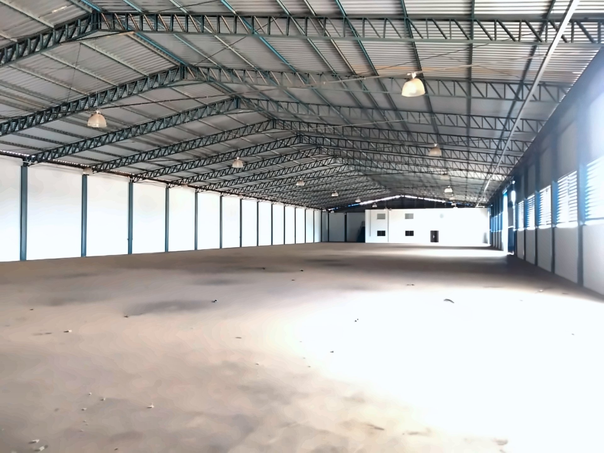 Vista externa de imóvel industrial da PHNoronha